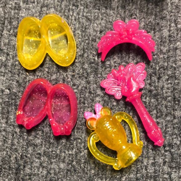 Minnie Mouse (2) with dresses, shoes, accessories - Picture 2 of 11